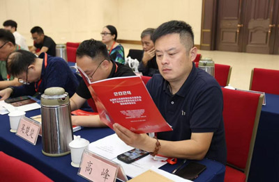 ��˾�߷�����������ϯȫ���p���Cе��(bi��o)��(zh��n)�����g(sh��)ί�T���������